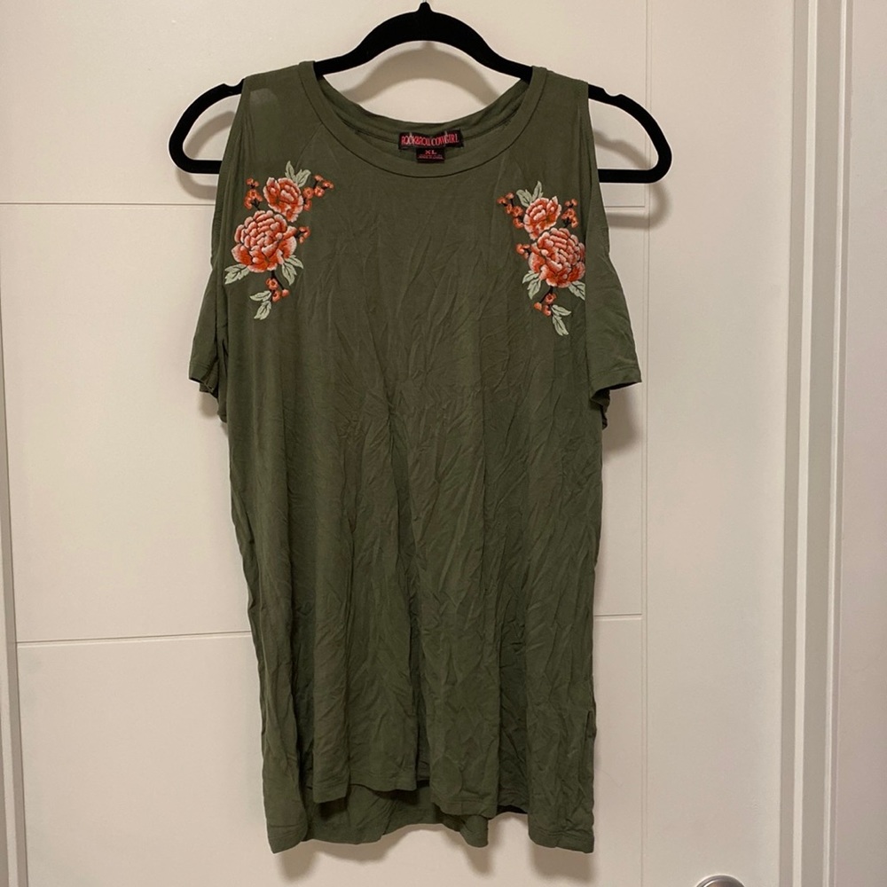 Rock&Roll Cowgirl T shirt with floral embroidery and cut out sleeves